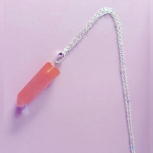 NWOT Necklace Strawberry Quartz stone point pendant 1.5” hypoallergenic chain 16